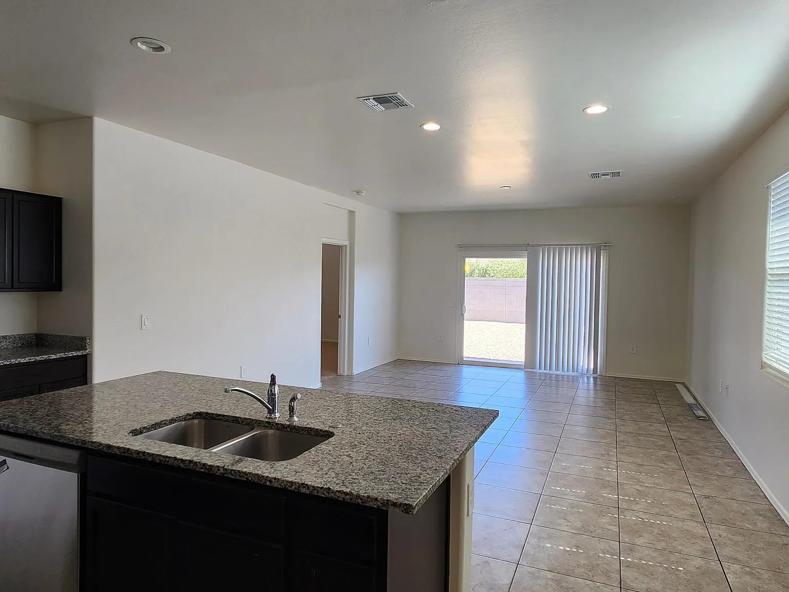 3 bed, 2.0 bath, 1571 sqft, $1,675 — Photo 2