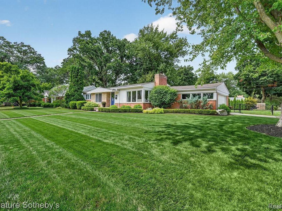 1st image of 16016 Dunblaine Ave
