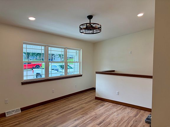 2nd image of 208 7th Ave SE
