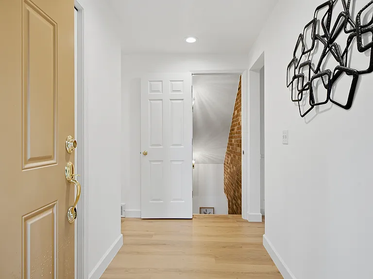 10627 SE 18th St — Photo 3