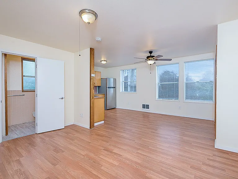 Abbottsford Apartments — Photo 50