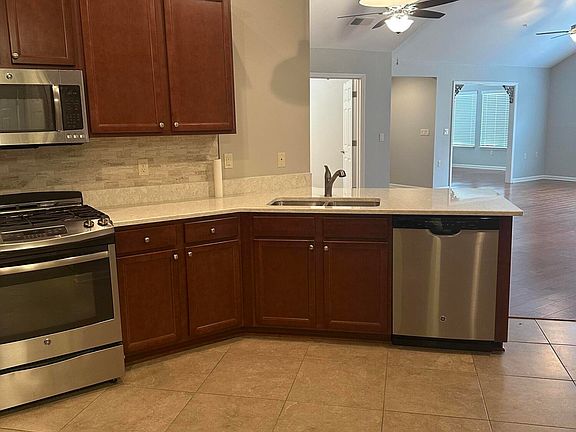 3rd image of 8668 Parkview Oaks Cir