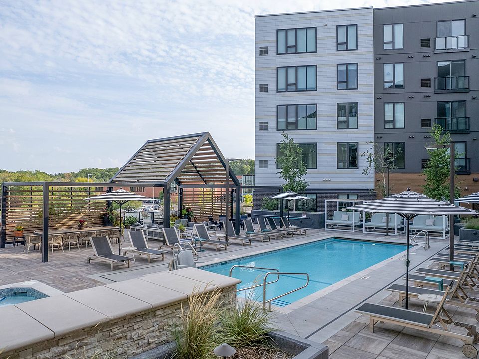 Pool Sundeck