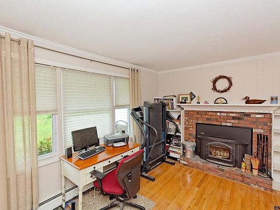 5th image of 17 Blue Spruce Ln