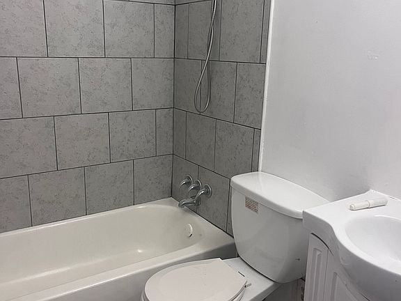 4th image of 3332 Marcus Dr