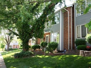 405 King Dr, Saint Charles, MO 63303