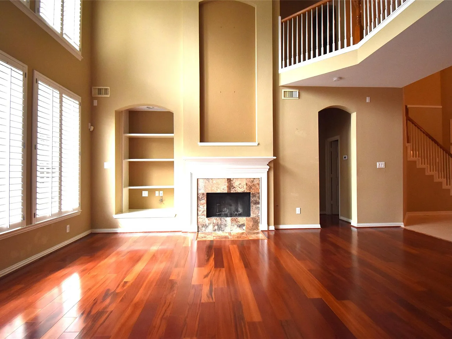 5 bed, 3.5 bath, 3875 sqft, $3,400 — Photo 3