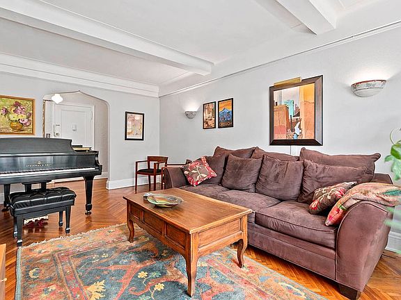 3rd image of 233 W 99th St APT 7D