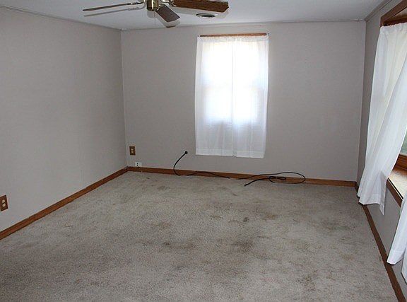 3rd image of 13 Jordan Dr