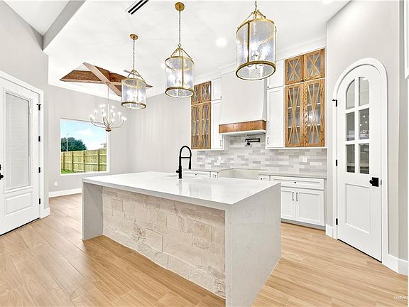 5th image of 8009 N 39th St