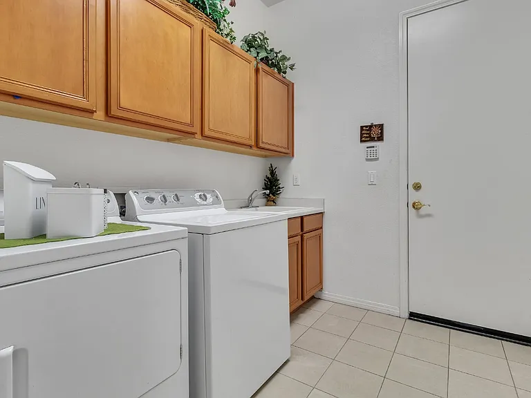 1455 Foothills Village Dr — Photo 32