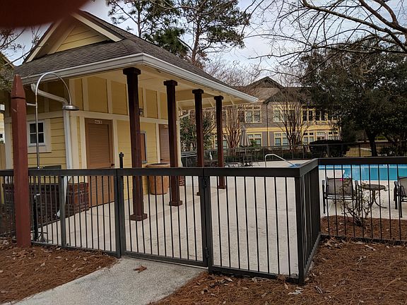 Swimming pool in immediate vicinity