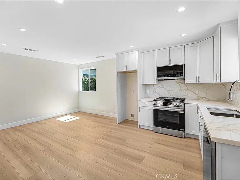 6724 Katherine Ave — Photo 2