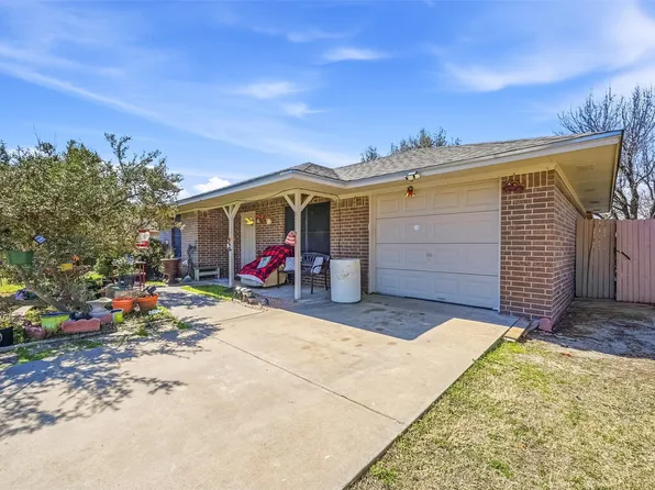 821 Jennifer Ct, Sanger, TX 76266