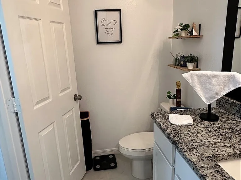 1912 NE 2nd Pl — Photo 15