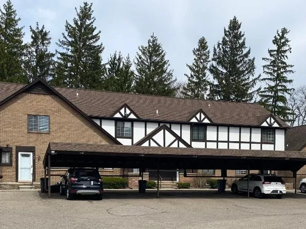 1125 Indianwood Trl, Walled Lake, MI 48390