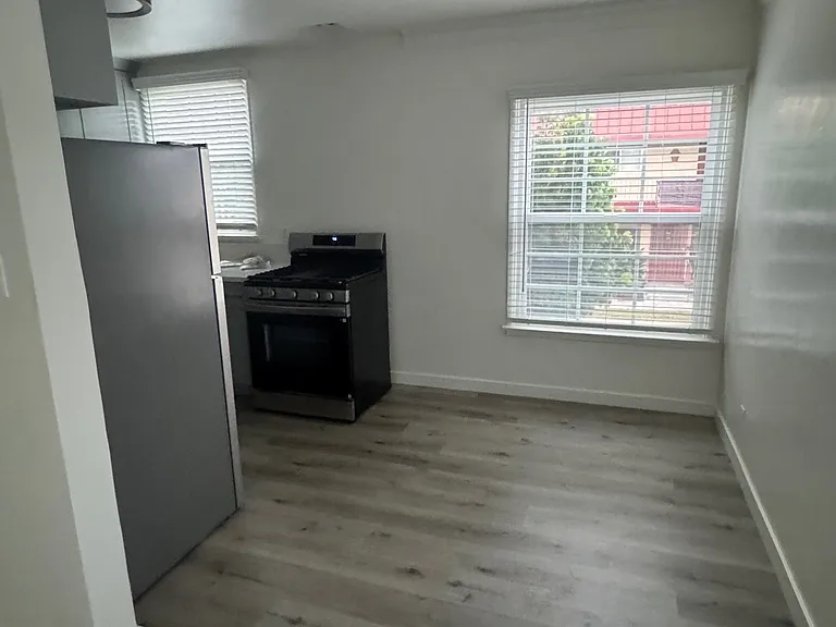 2305 S Halm Ave #1 — Photo 6