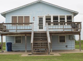 453 Beachfront Dr, Matagorda, TX 77457