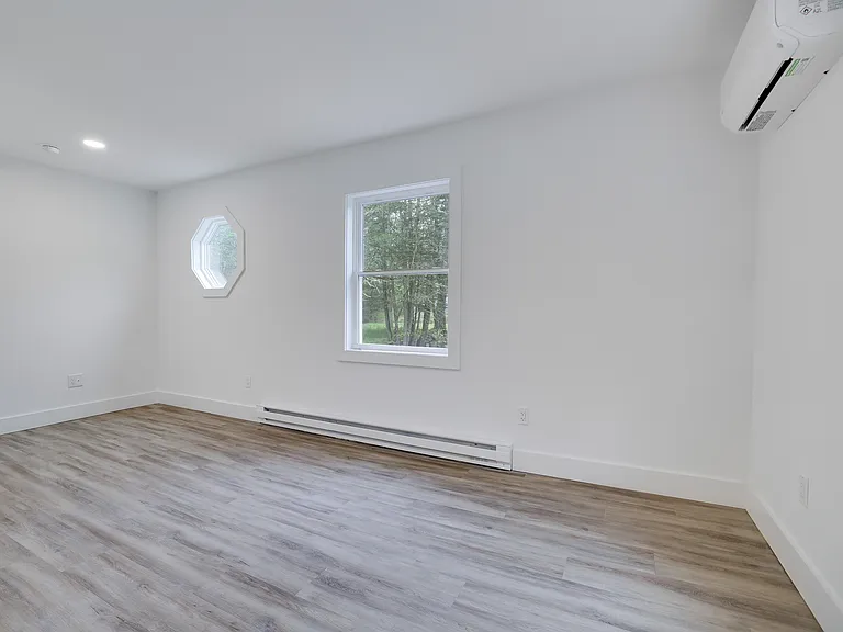 127 Evergreen Ln #4 — Photo 6