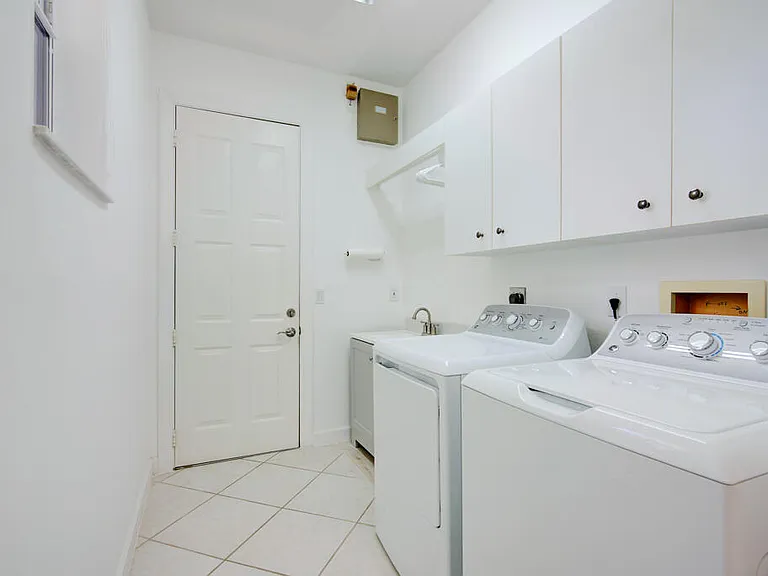 6646 Oakmont Way — Photo 10