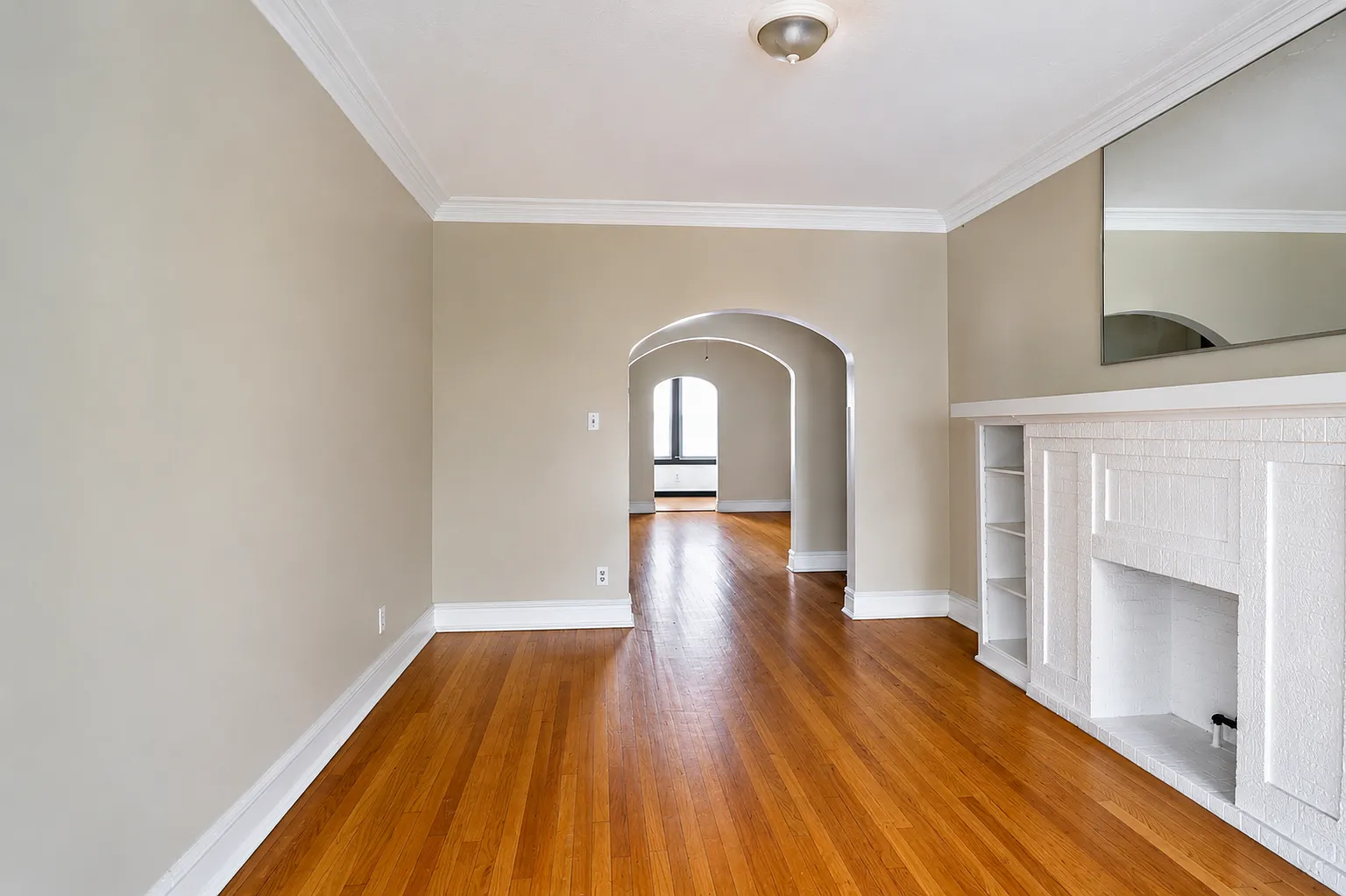 1528 E 74th Pl — Photo 2