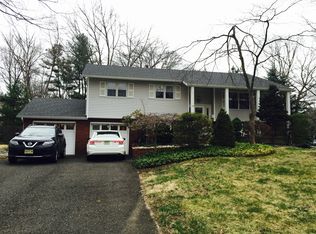 19 Heather Dr, Manalapan, NJ 07726