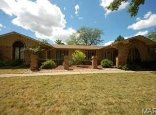 807 Hollyridge Dr, Ballwin, MO 63011