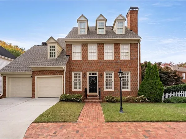 2145 Village Point, Atlanta, GA 30319