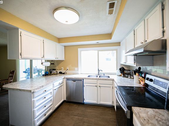 5th image of 1009 SE Olympia Dr
