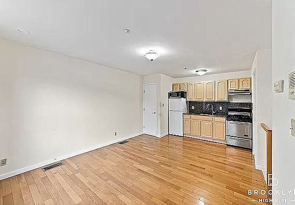 4th image of 59 Saint Marks Pl #2F