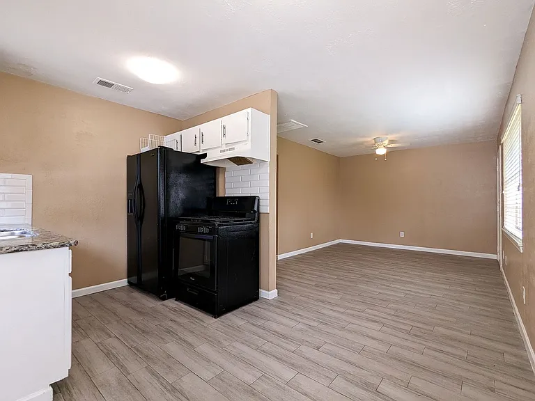 5220 Antha St — Photo 3