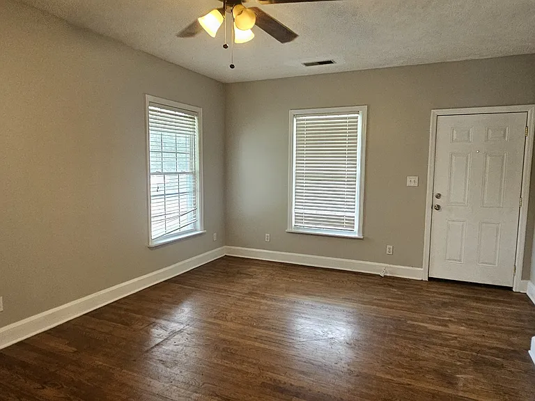 223 Richardson Ave — Photo 9