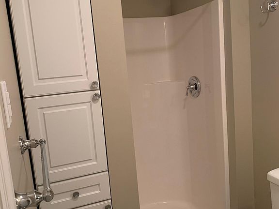 5th image of 370 Brookfield Ave Floor 1