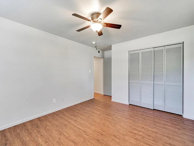 1130 Bois Darc St — Photo 17