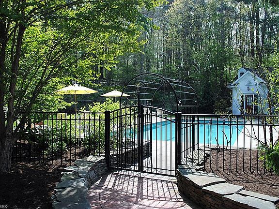 4th image of 7521 Chelsea Ln