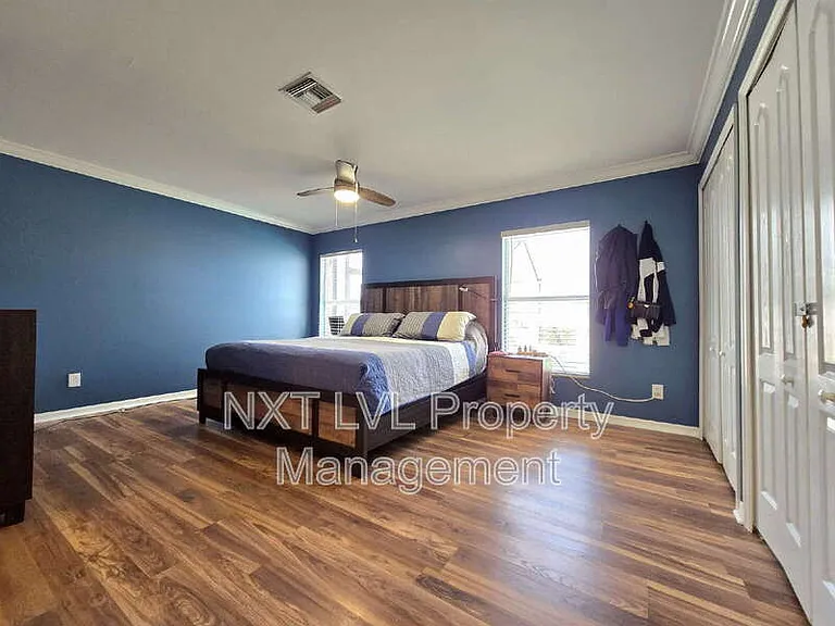 1401 SW Embers Ter — Photo 17