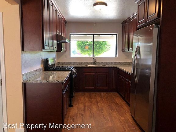 3rd image of 672 Woodland Ave
