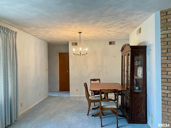 5th image of 1810 W Latham Ln