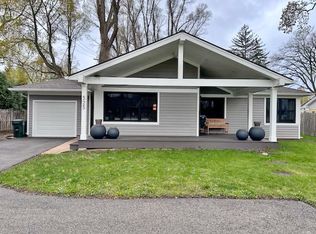 525 W Deerpath, Lake Forest, IL 60045