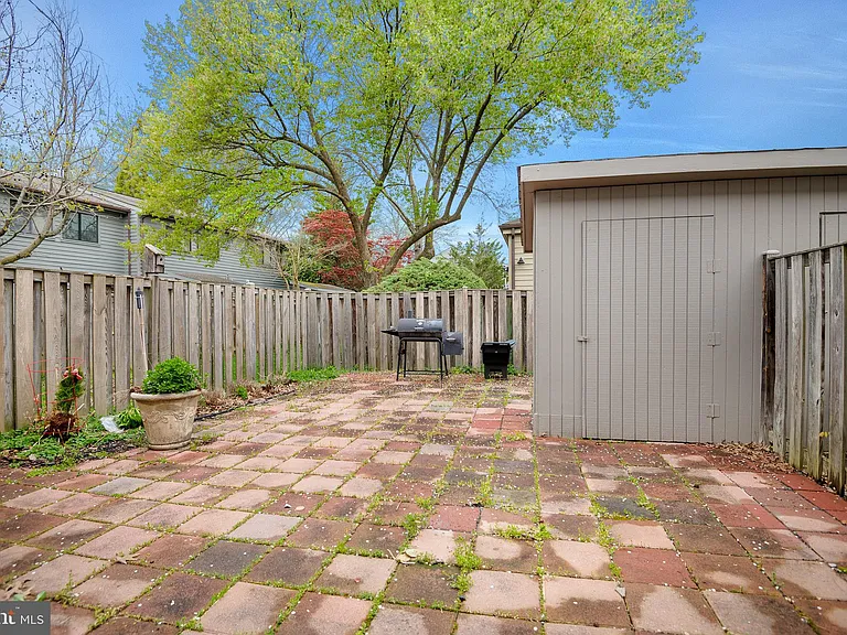 1055 Cedar Ridge Ct — Photo 13