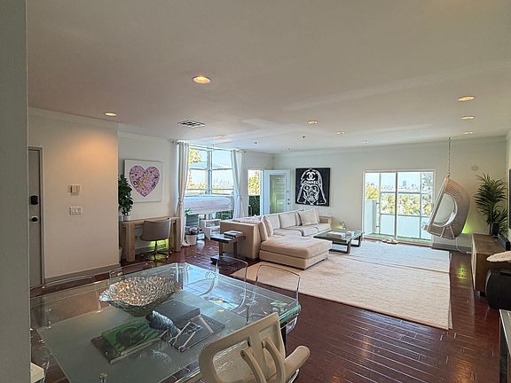 4th image of 8455 De Longpre Ave APT 401