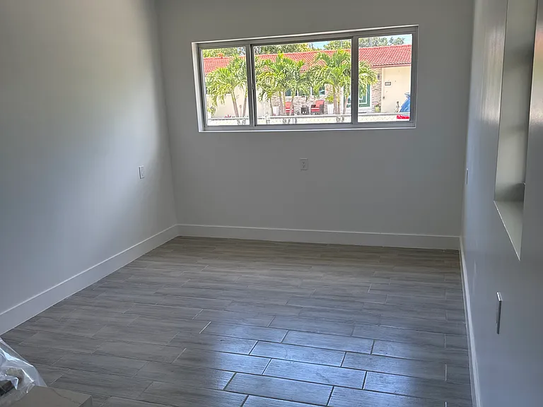 5591 SW 7th St — Photo 4
