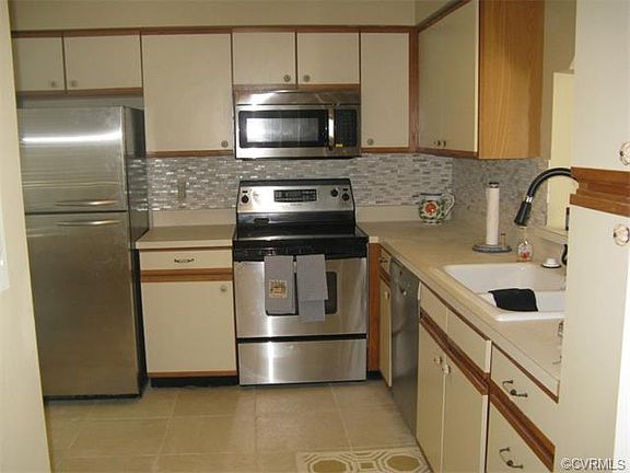 5th image of 8136 Greystone East Cir #8136