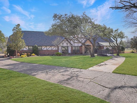 3rd image of 604 Hampton Rd