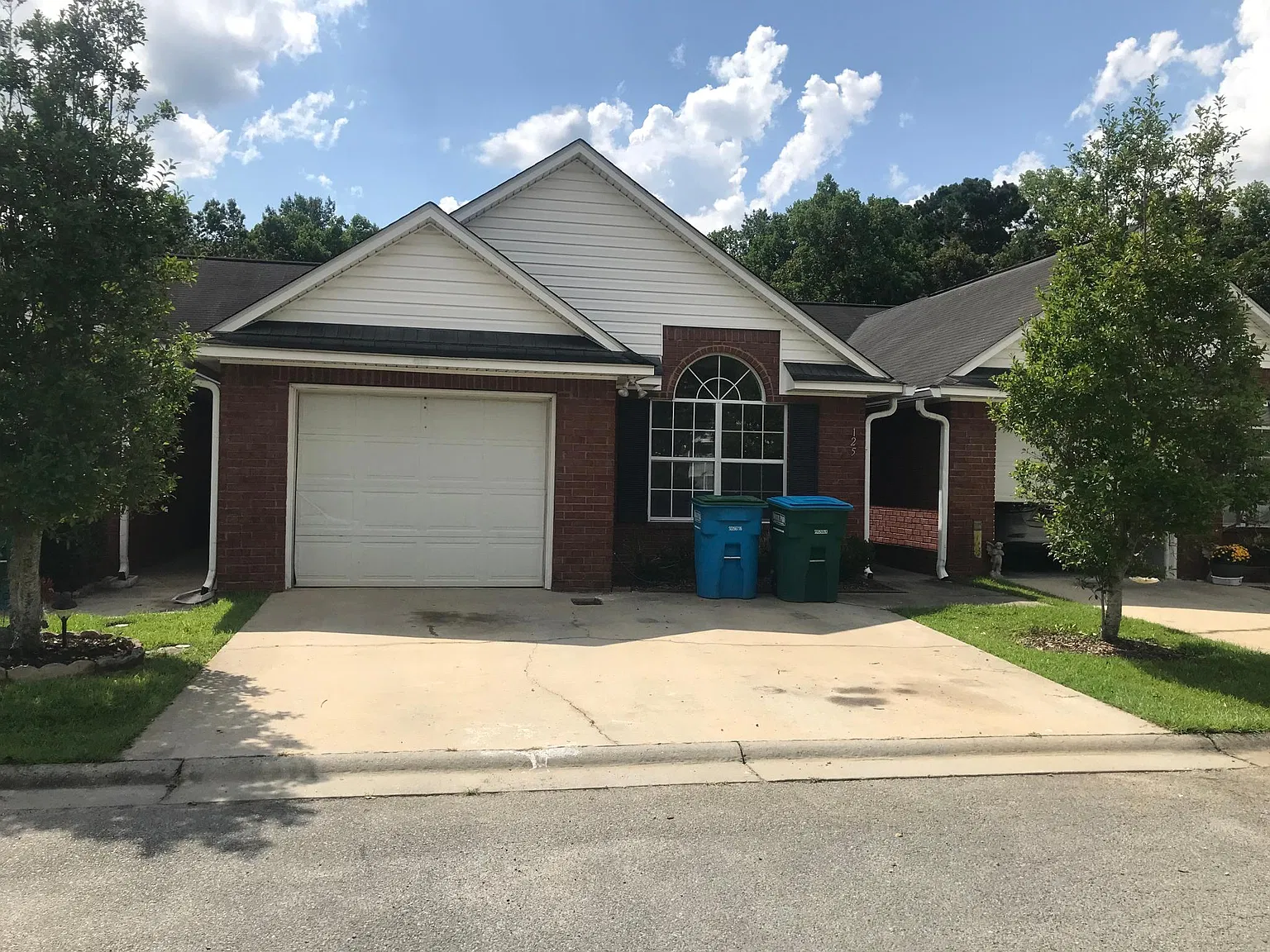 3 bed, 1274 sqft, $1,750 — Photo 1