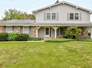 9411 N Waverly Dr, Bayside, WI 53217