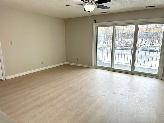 4th image of 114 Oak Ln APT 7