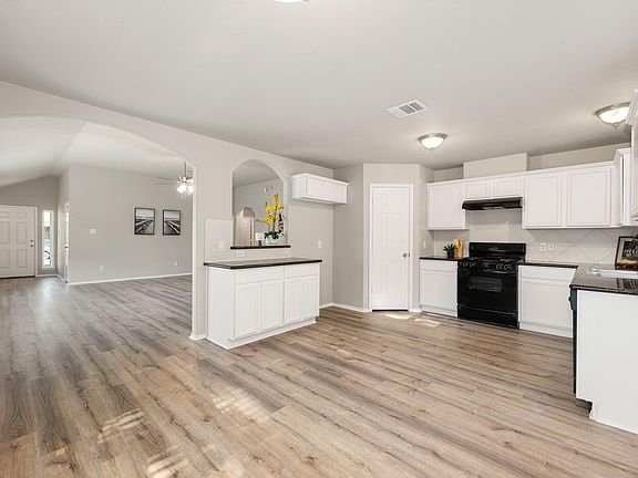 4th image of 7243 Glacier Creek Lane