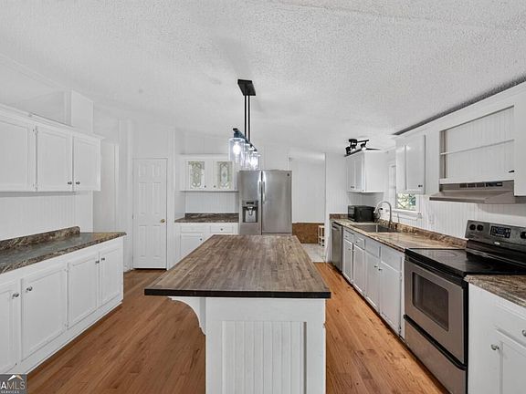 3rd image of 133 Garden Ridge Dr