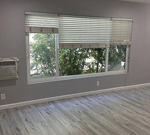 5th image of 7555 De Longpre Ave #3